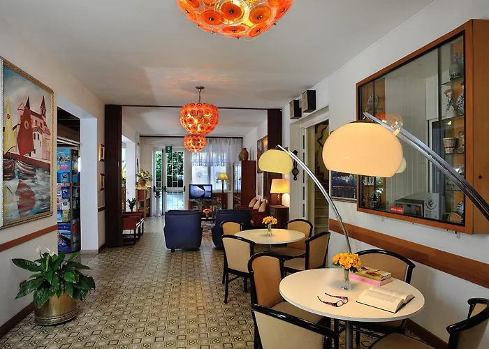 Plaza & Coffee Hotel